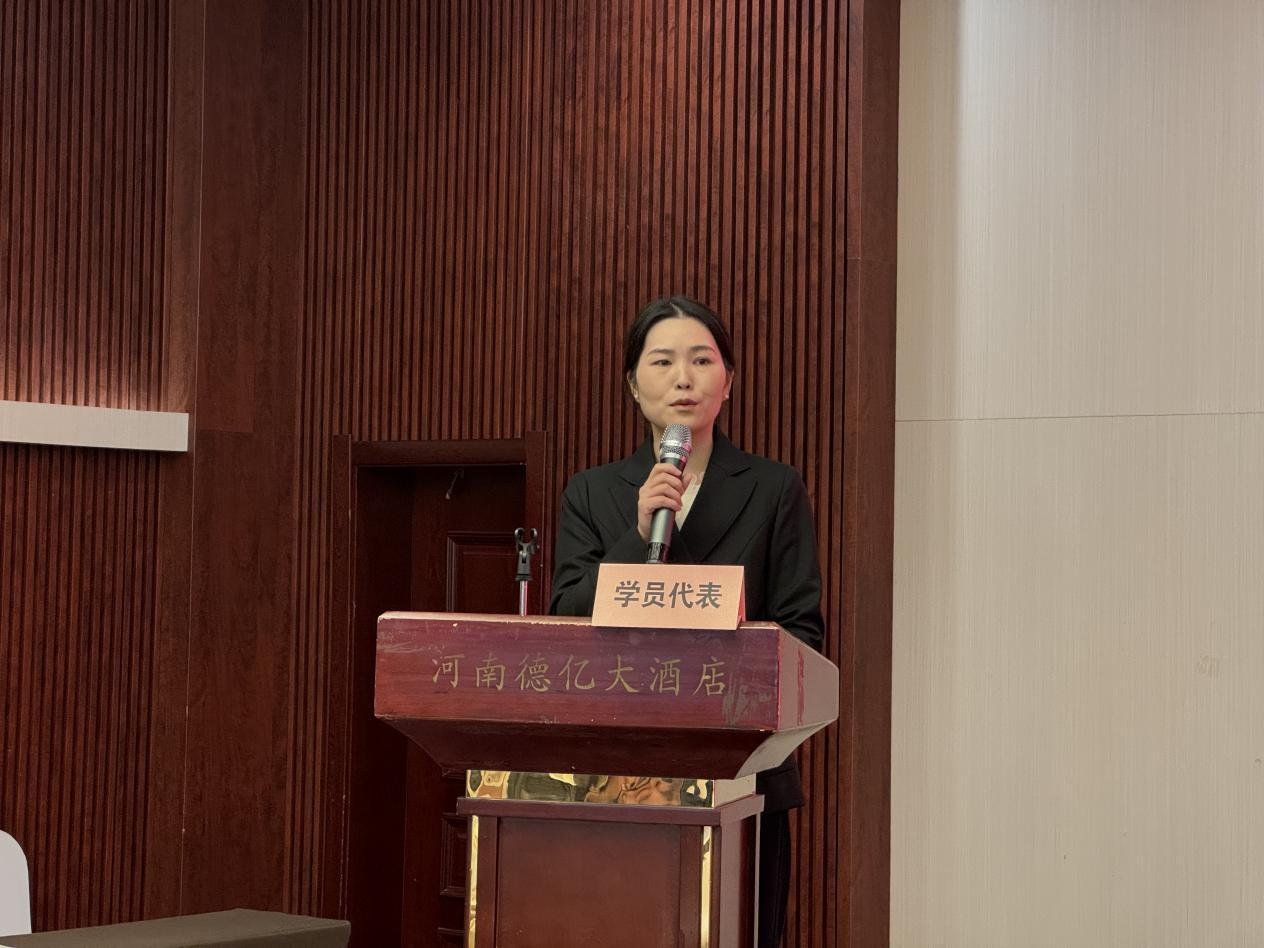 张粉玉.png 张粉玉.png